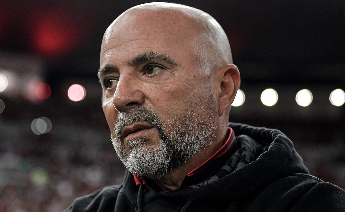 Pedido de Sampaoli para contratar meio-campista do Flamengo em janeiro.