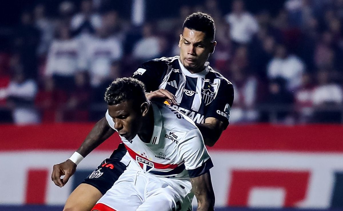 Reforço do Palmeiras, Paulinho, brilha contra o São Paulo pelo Atlético-MG.