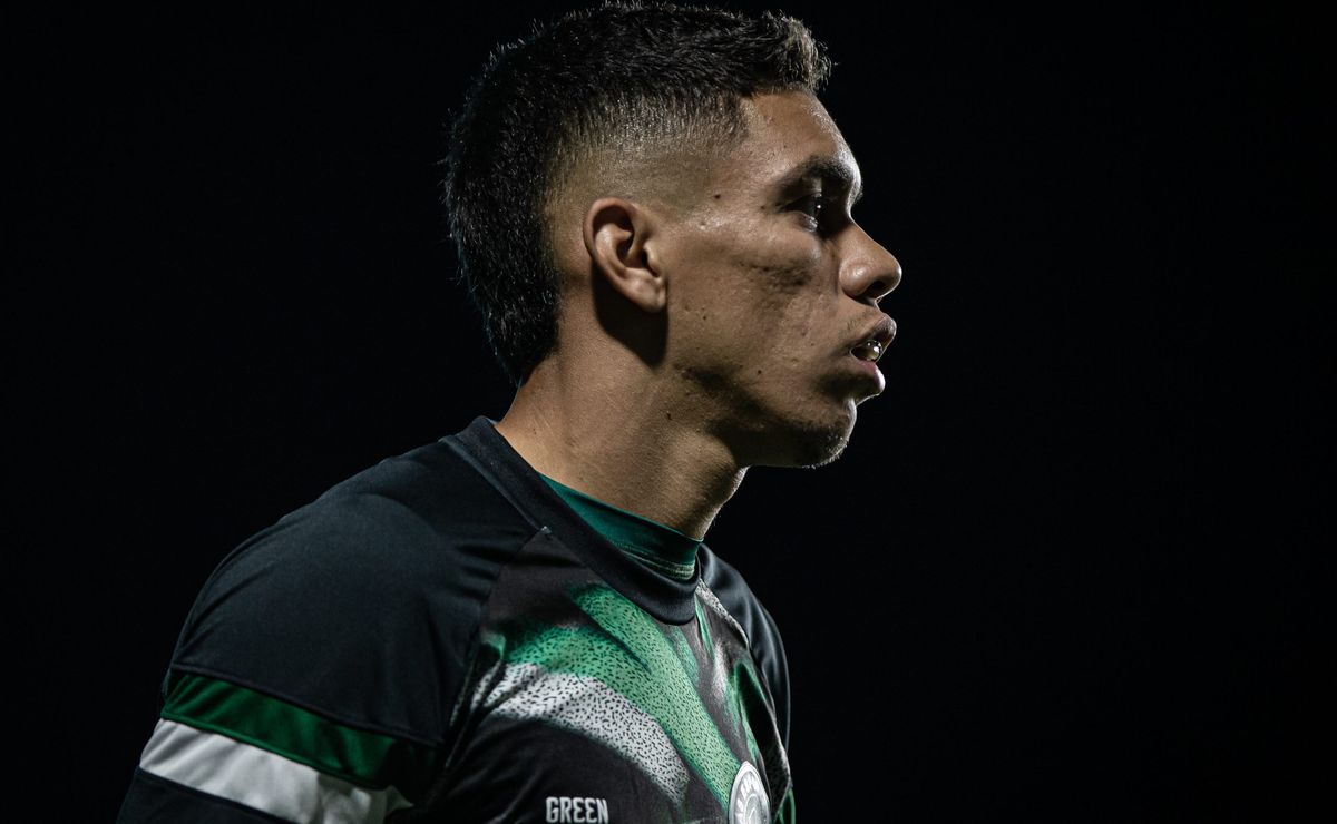 Paulo Baya se despede do Goiás e fica muito perto de assinar com o Fluminense para 2025