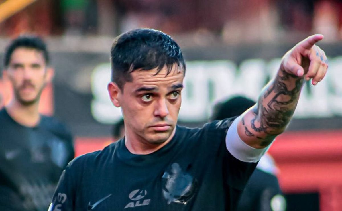 Bastidores revelados: Saída de Fagner do Corinthians para o Cruzeiro.