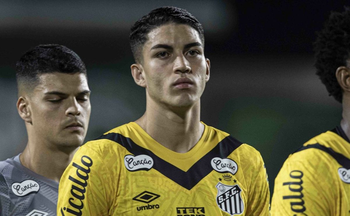 Jair Cunha decide trocar Santos pelo Palmeiras e almeja Europa.