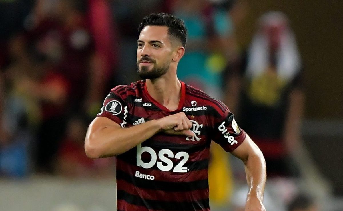 Internacional descarta contratação de Pablo Marí, ex-zagueiro do Flamengo.