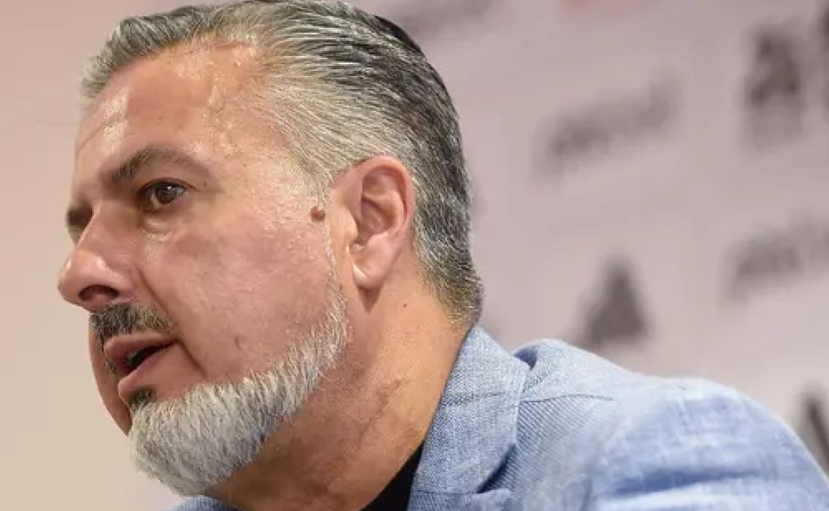 Flamengo acerta contratação de zagueiro para substituir David Luiz no elenco.