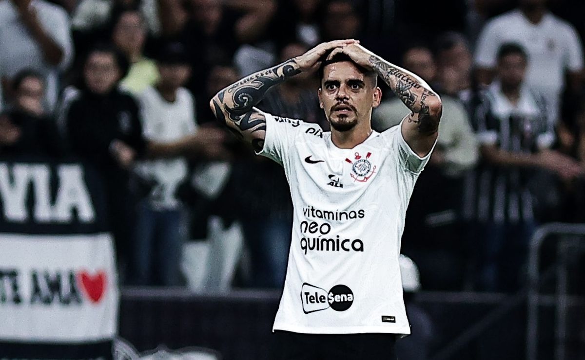 Após confirmar saída de Fagner, Conselho Deliberativo do Corinthians pede explicações a Augusto Melo