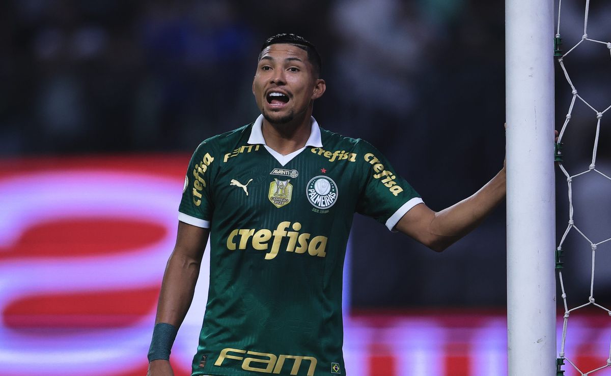 Interesse de Santos em Rony não resulta em proposta ao Palmeiras.
