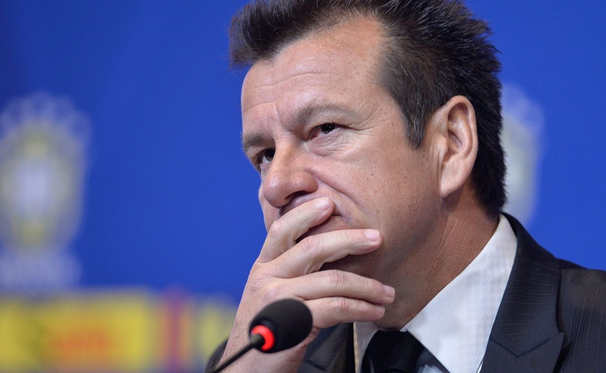 Dunga elogia desempenho de Estevão: 