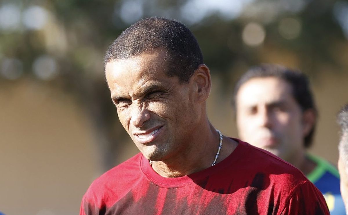 Rivaldo analisa mercado do Palmeiras e destaca boas contratações para 2025