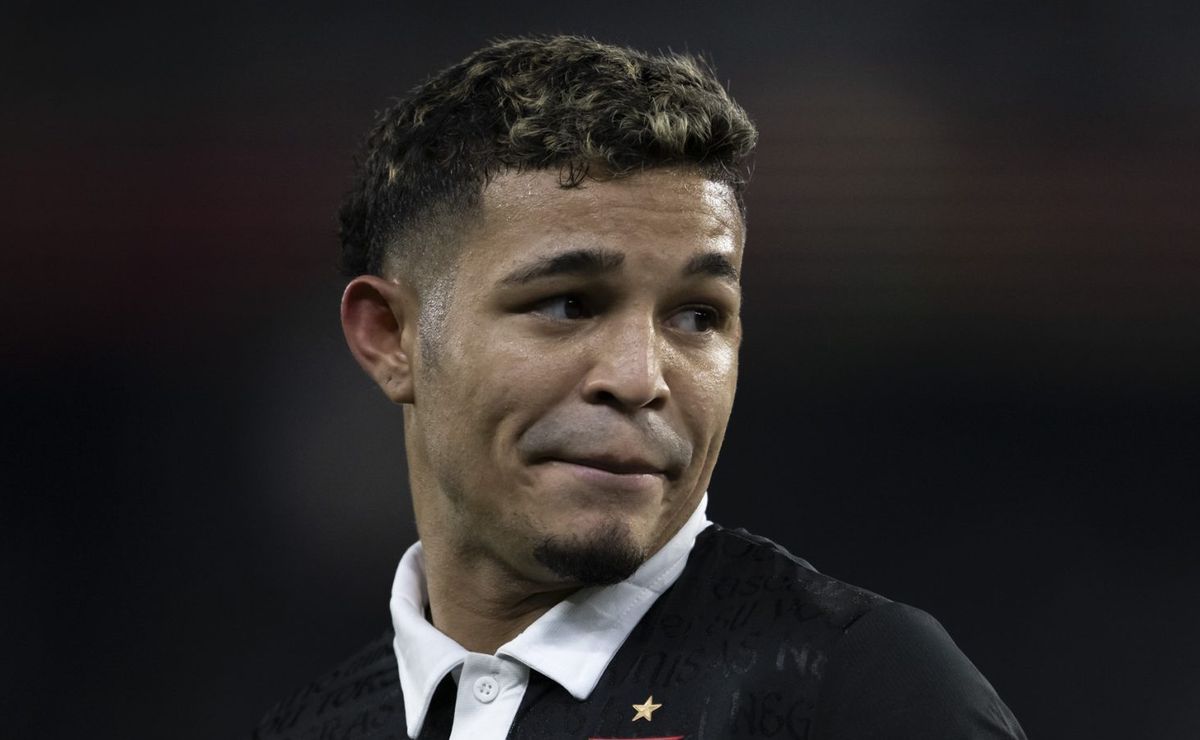 Adson enfrenta desafios no Vasco e futuro no futebol pode ser afetado
