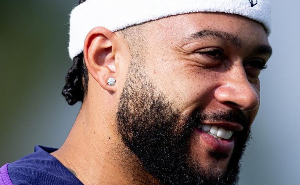 Projeto de Memphis Depay no Corinthians: Avaliação de Augusto Melo.