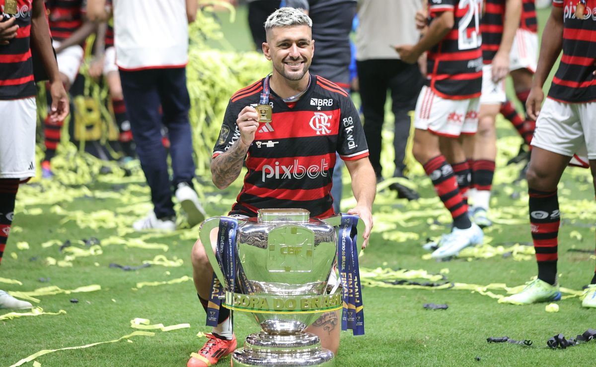 Dono da SAF do Cruzeiro reconhece Flamengo como o maior clube do Brasil e surpreende