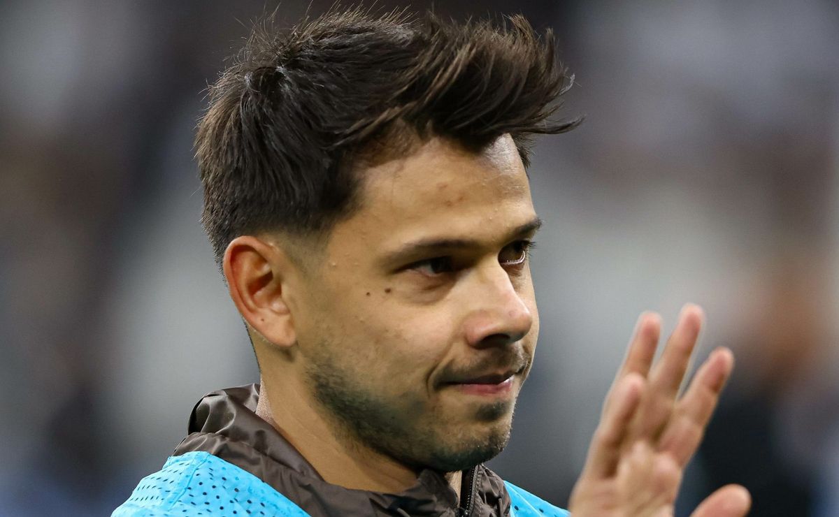 Romero critica decisão de ser reserva no Corinthians: 