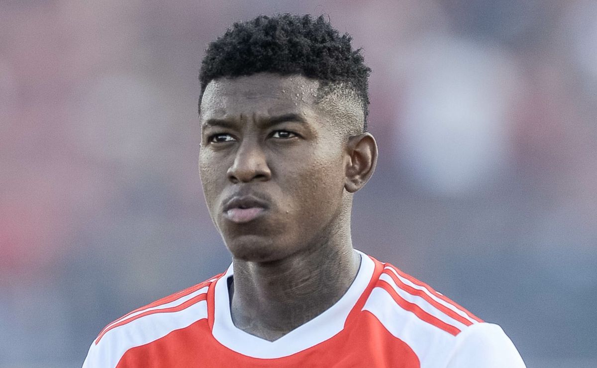 NEGÓCIO DA CHINA! Flamengo envia Pablo e + ... em troca de bom zagueiro do Internacional