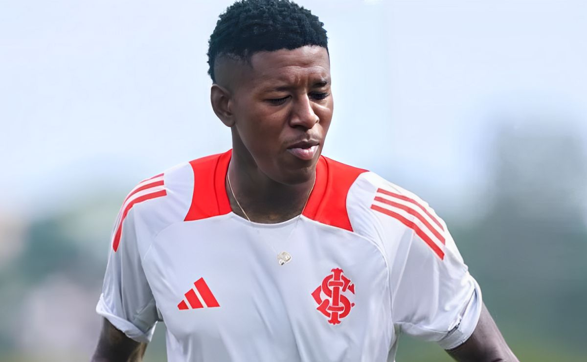 Flamengo desembolsa R$ 70 milhões para contratar zagueiro do Internacional.