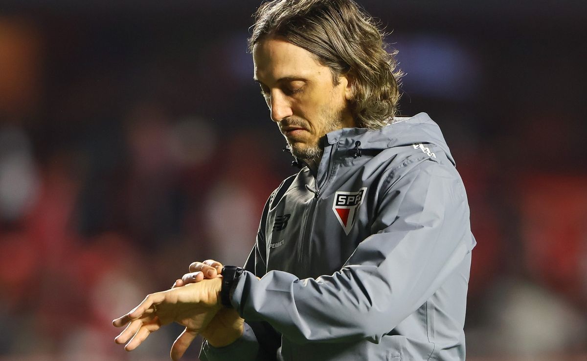 Meia aposta de Zubeldía não agrada em Botafogo x São Paulo e torcida reage: “Empresta”