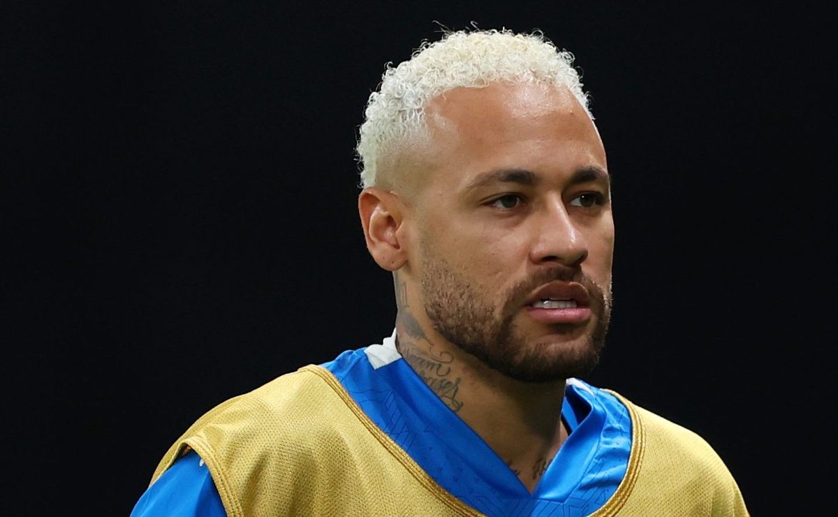 Danilo prefere Flamengo a Santos e Neymar não influencia decisão.