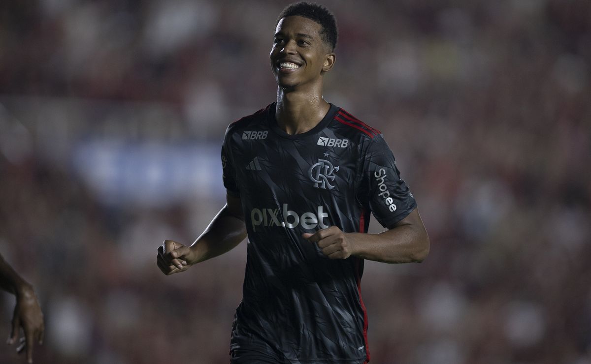 Cléber dos Santos destaca importância do time B do Flamengo no Estadual.