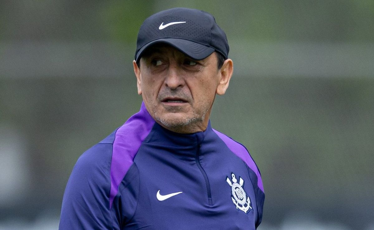 Ramon Diaz altera escalação do Corinthians para enfrentar a Ponte Preta.