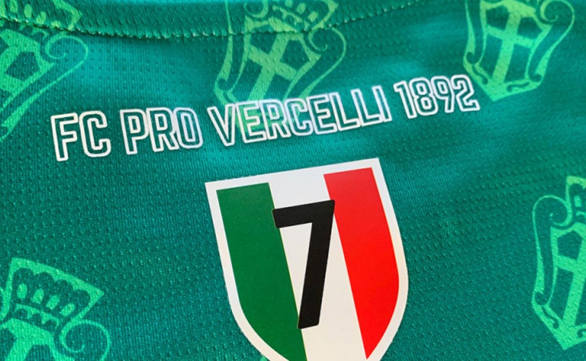 Pro Vercelli lança camisa em homenagem ao Palmeiras em gesto de reconhecimento.