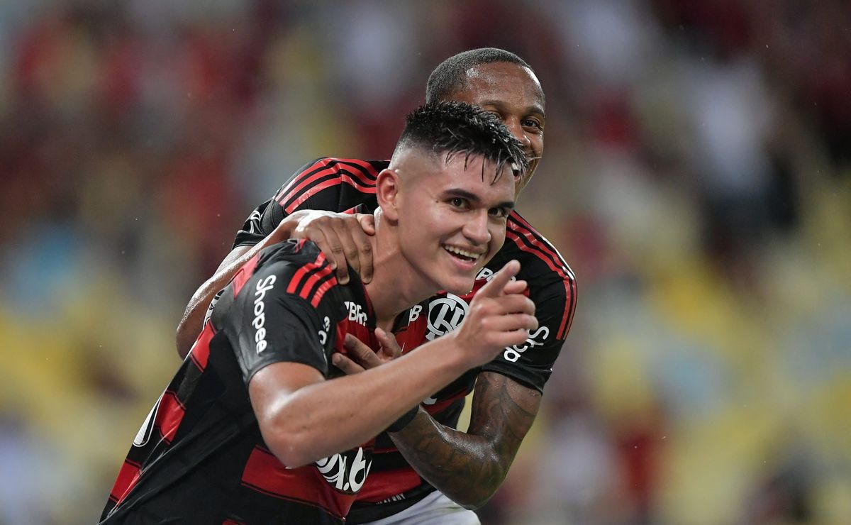 Portal revela que o motivo da saída de Alcaraz do Flamengo foi financeiro