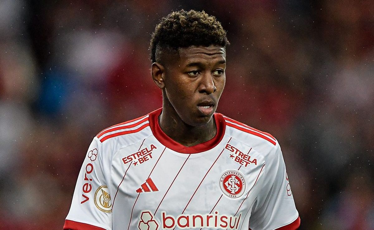 Flamengo analisa interesse de Palmeiras e Internacional em contratação de Vitão.