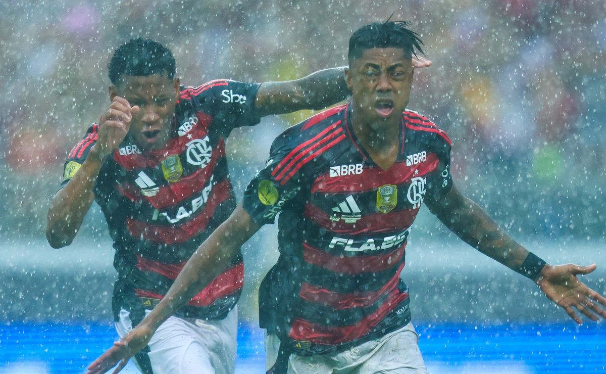 Bruno Henrique deseja dividir prêmio individual com companheiros do Flamengo