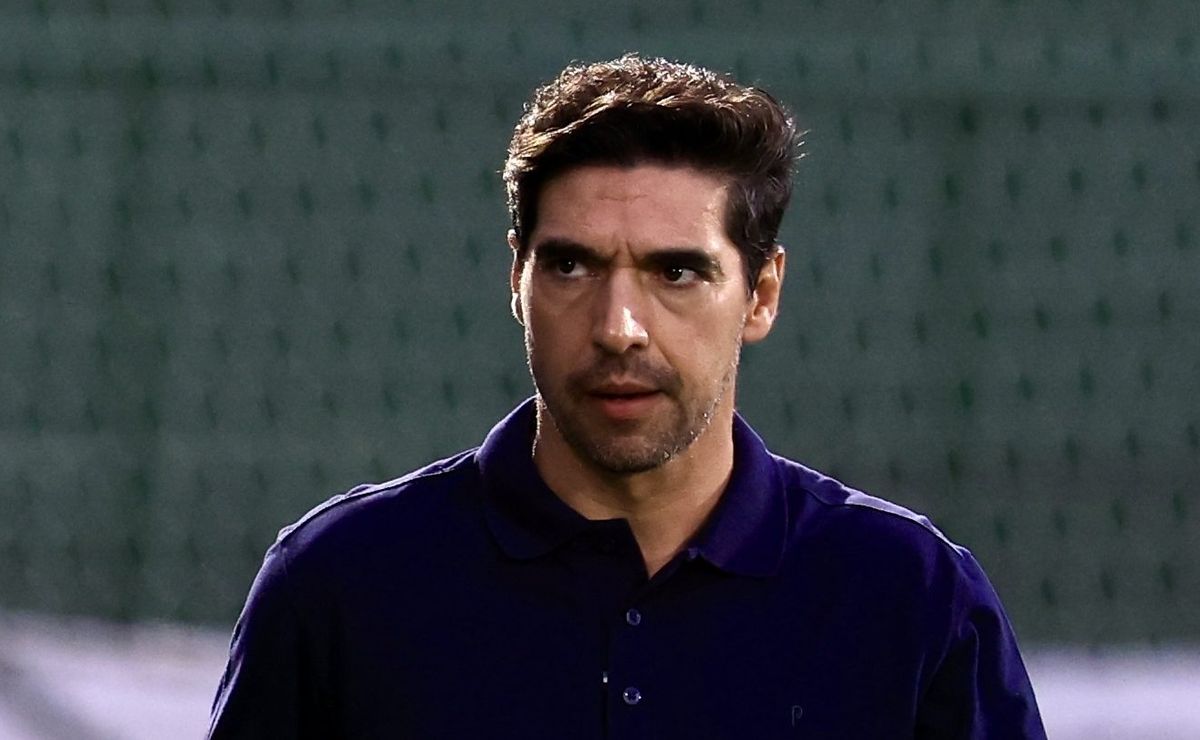 Abel Ferreira critica arbitragem no clássico Palmeiras x Corinthians: 
