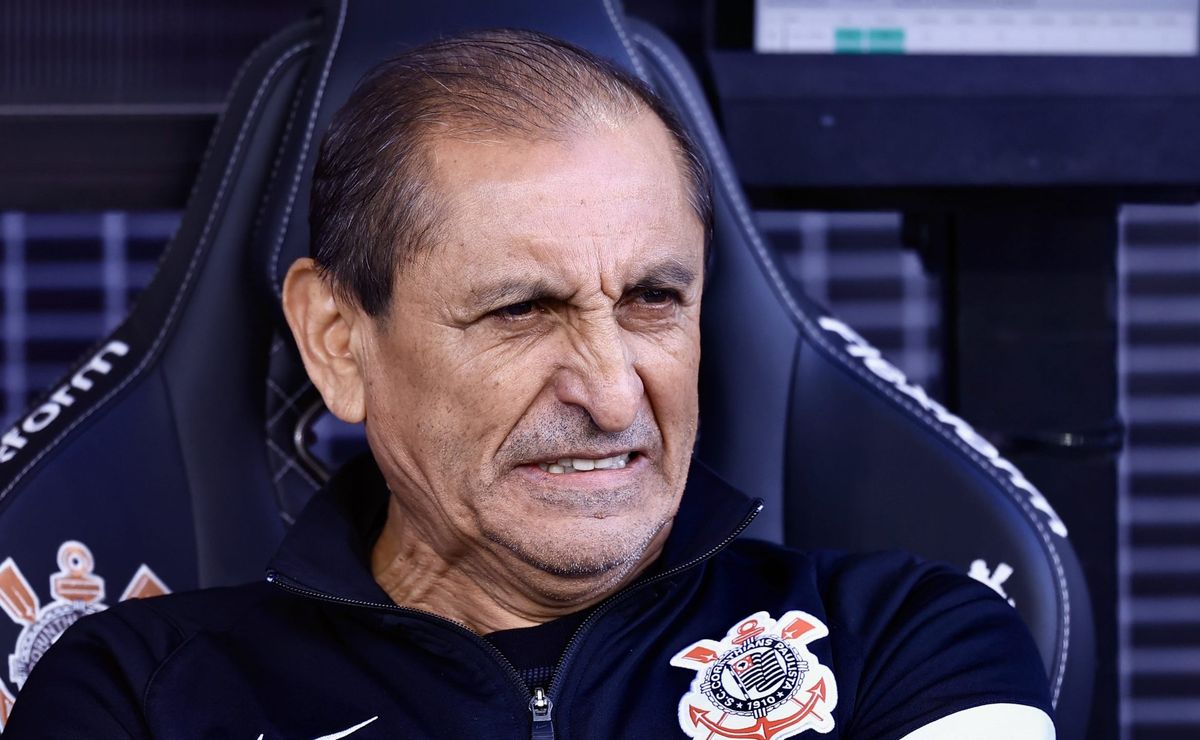 Ramón Díaz critica comentários do Palmeiras durante transmissão do clássico.