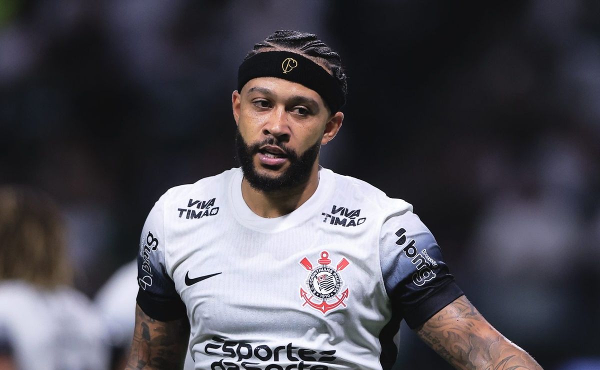 Emiliano Díaz avalia positivamente desempenho de Memphis Depay após clássico paulista