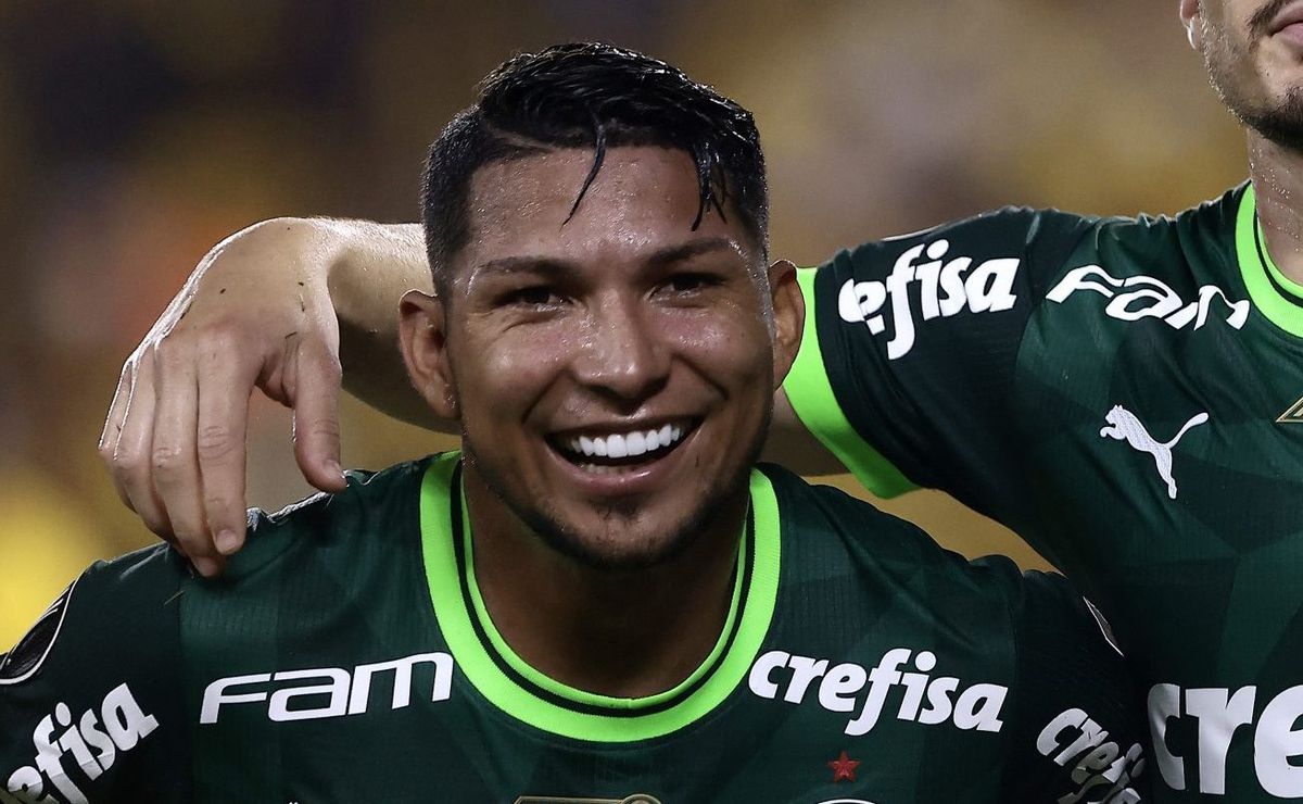 Rony flexibiliza salário para fechar acordo com Atlético Mineiro e Palmeiras.