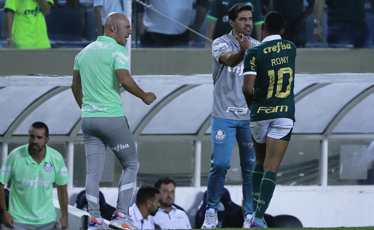Abel Ferreira lidera treino com Rony após empate no Dérbi do Palmeiras