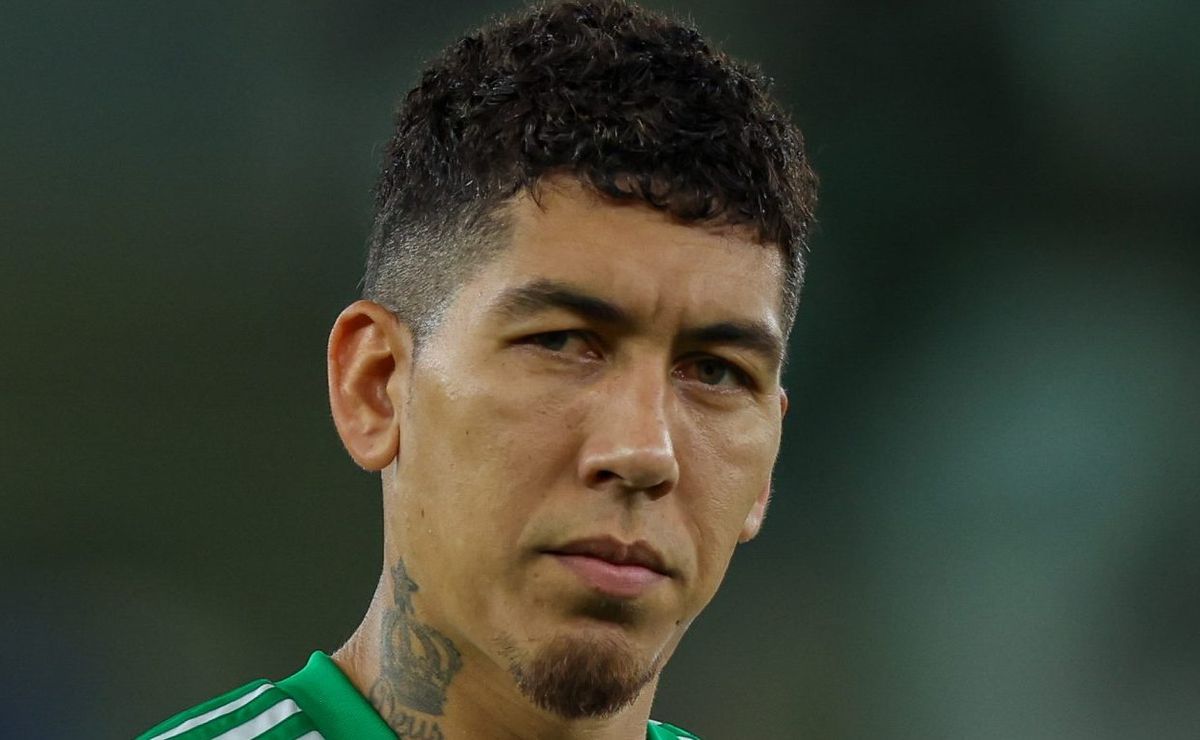 Filipe Luís solicita contratação de Firmino pelo Flamengo após experiência difícil na Arábia