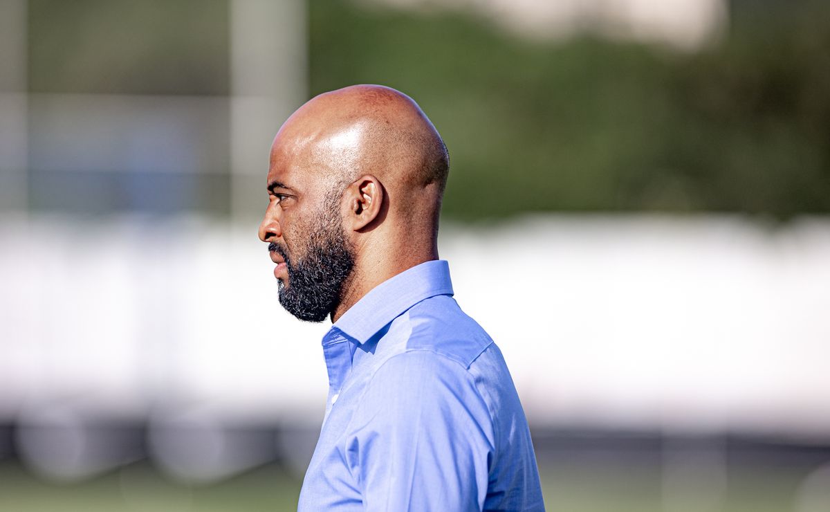 Fabinho Soldado orientou Hugo Souza antes de acertar transferência para Corinthians.