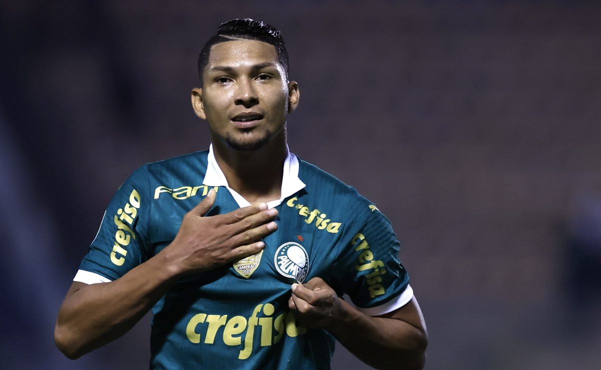 Abel Ferreira convoca Rony para partida do Palmeiras contra o Água Santa.