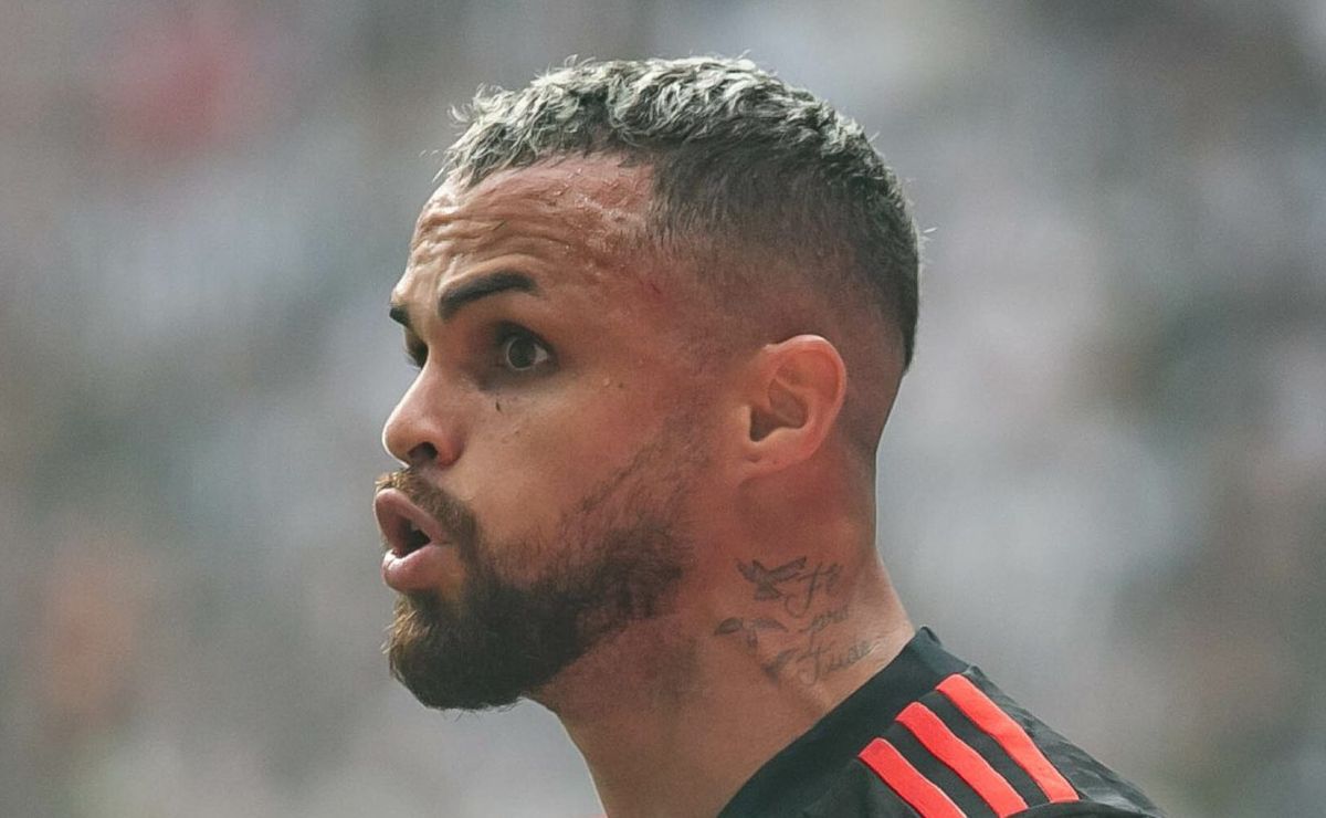 Torcida Do Flamengo Critica Participação De Michael e Plata No Clássico