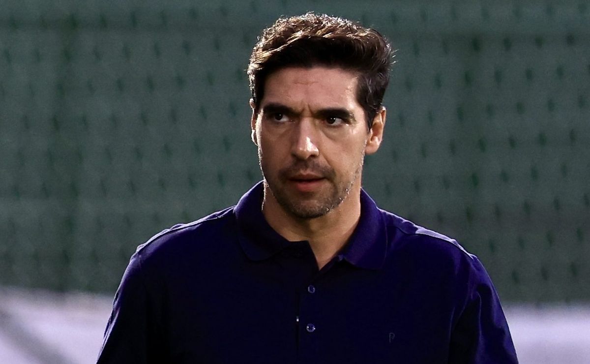 Abel Ferreira recebe críticas da torcida por empate contra Água Santa no Palmeiras