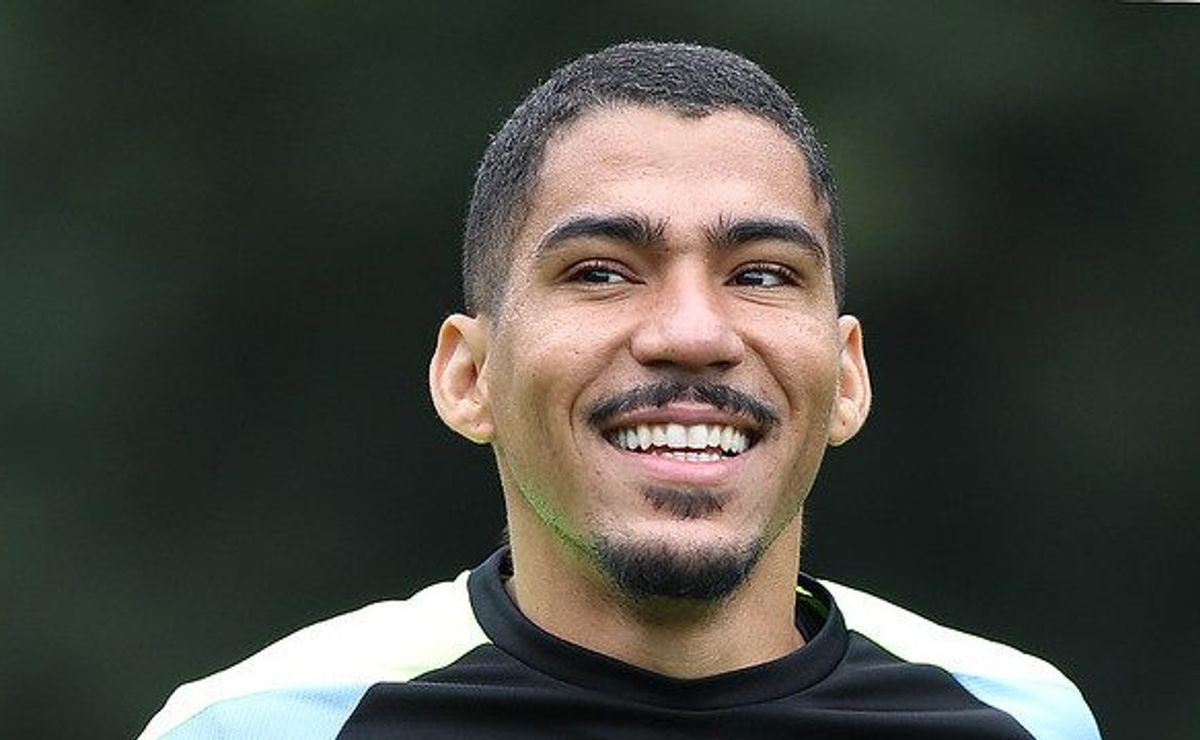Volante Allan pronto para reforçar Botafogo no clássico contra Flamengo no Carioca