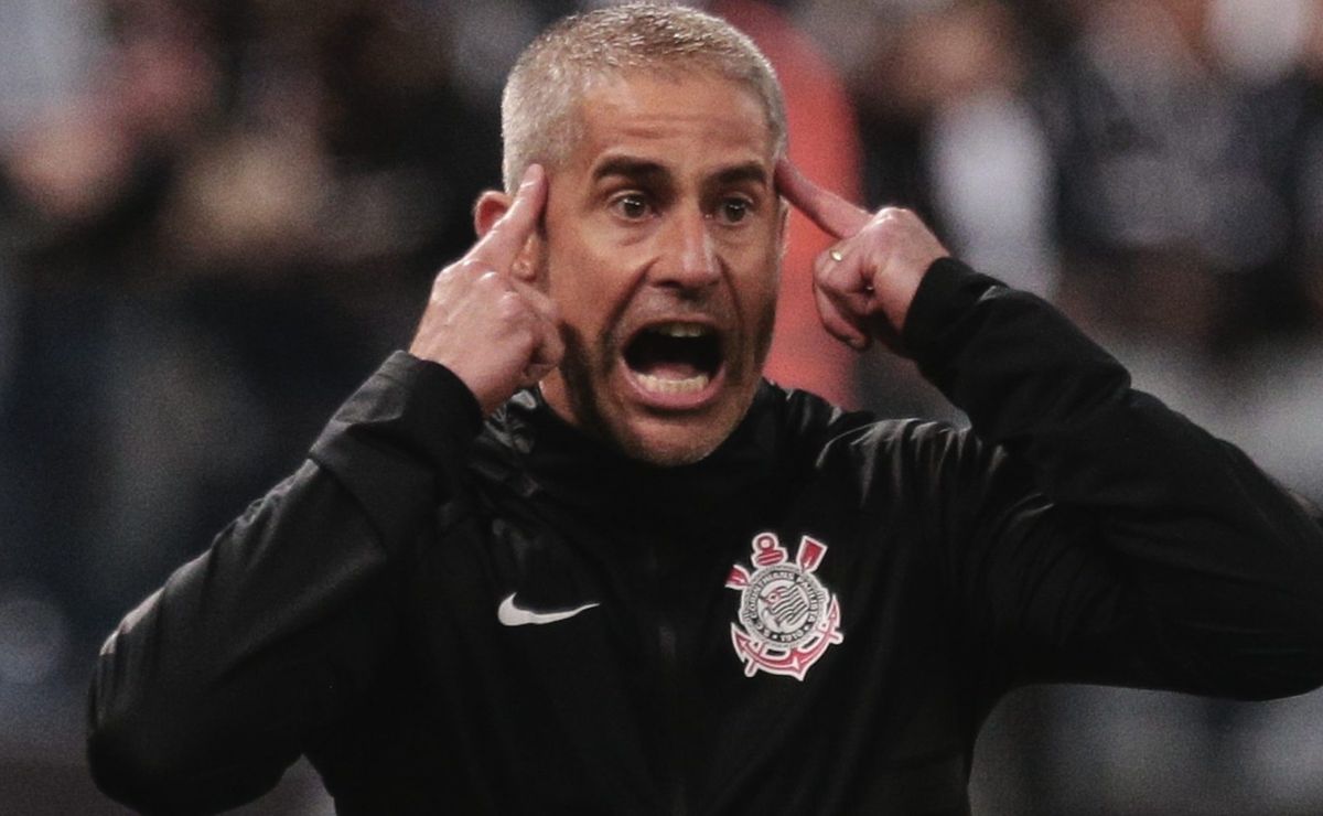 Sylvinho Pode Ser Rival do Corinthians em 2025 no Comando do Botafogo