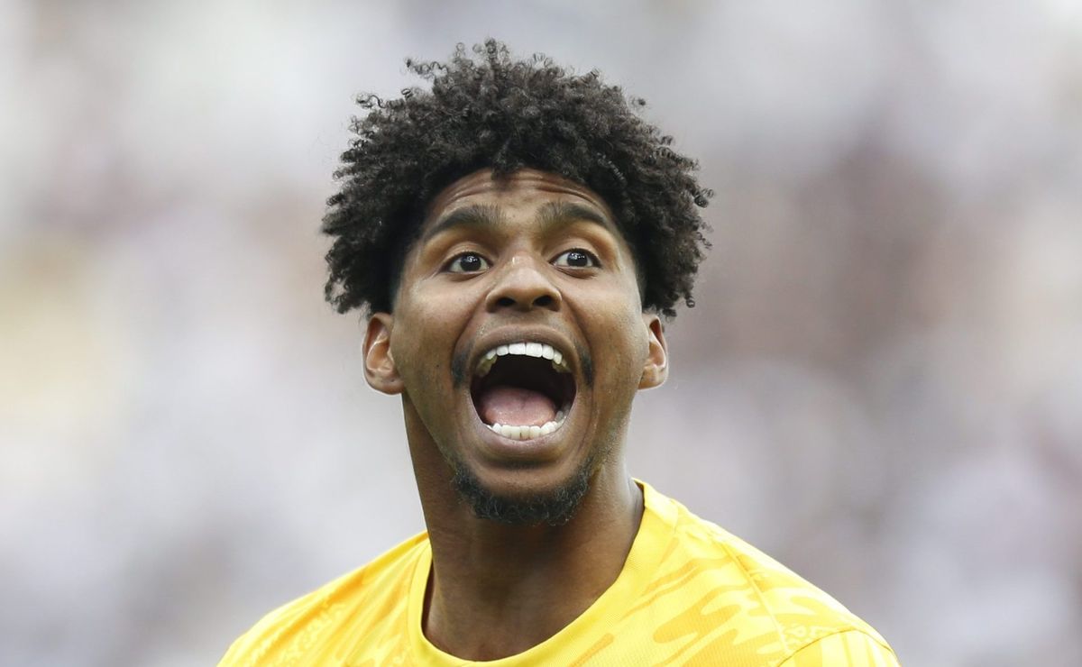 Corinthians x Santos: Hugo Souza desafia Neymar antes de clássico decisivo.