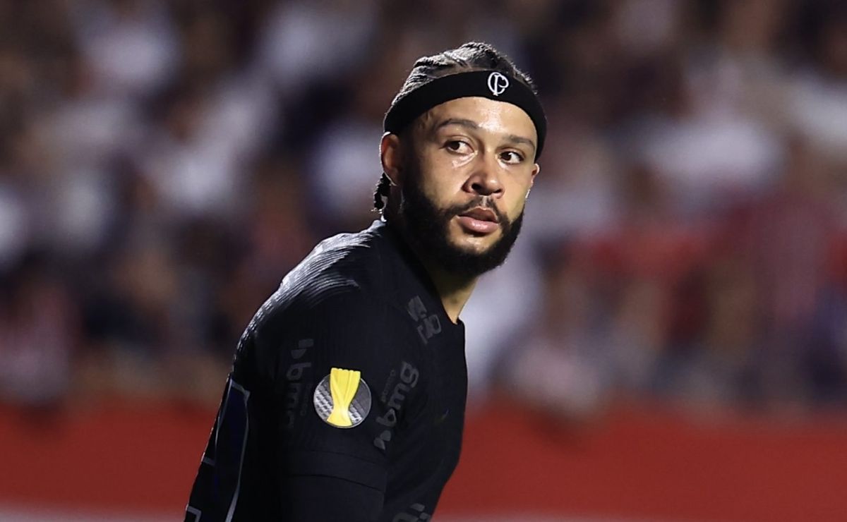 Depay alerta Corinthians sobre necessidade de ajustes na posse de bola