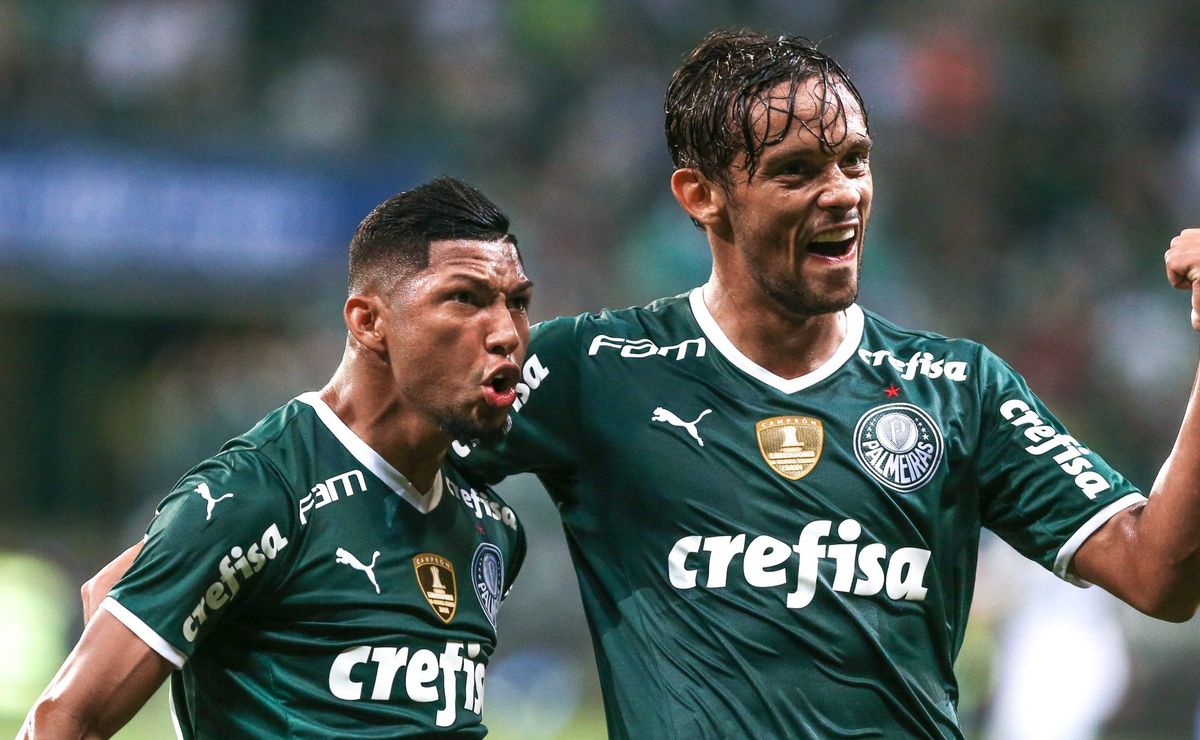 Reforço Rony destaca importância de ex-jogadores do Palmeiras em transferência para Atlético-MG.
