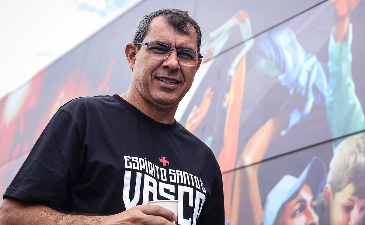 Vasco terá desfalque de Jair em clássico contra Flamengo, Carille recebe notícia ruim.