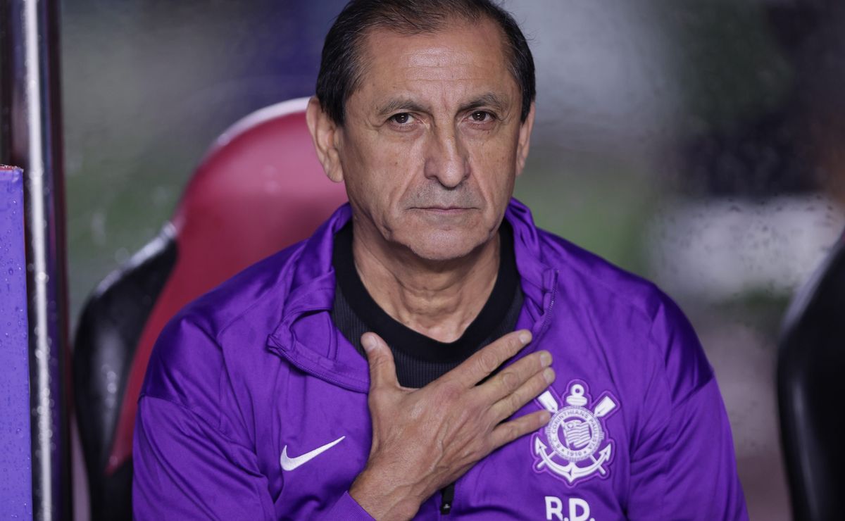 Corinthians tem dilema entre Hugo e Matheus Bidu; Angileri é contratado.