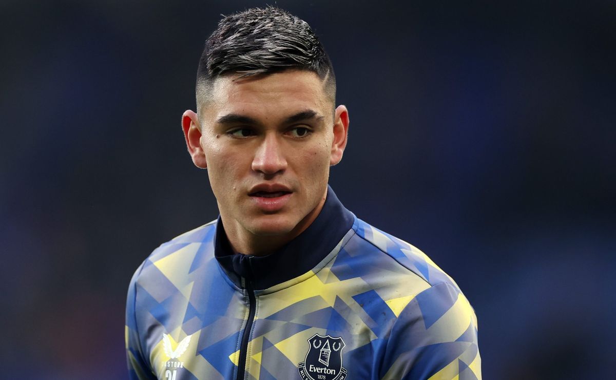 Alcaraz brilha em jogo do Everton e venda para o Flamengo se aproxima