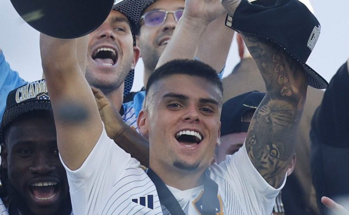 Leila 'barra' Pec no Palmeiras e avança para fechar com atacante de peso