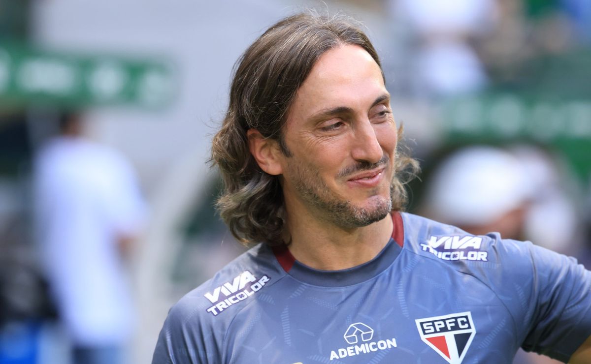 Zubeldía mantém cargo no São Paulo após empate contra o Palmeiras no Paulistão