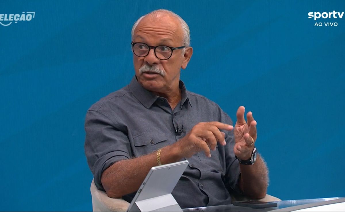 Maestro Júnior concorda com Gerson sobre polêmica do gramado artificial no futebol Brasileiro.