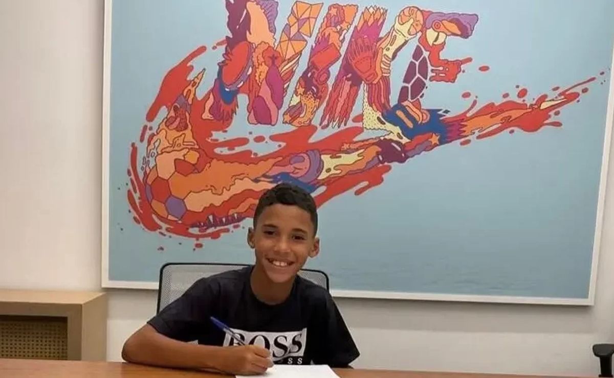 Menina de 9 anos do Palmeiras quebra recorde de Estevão no clube