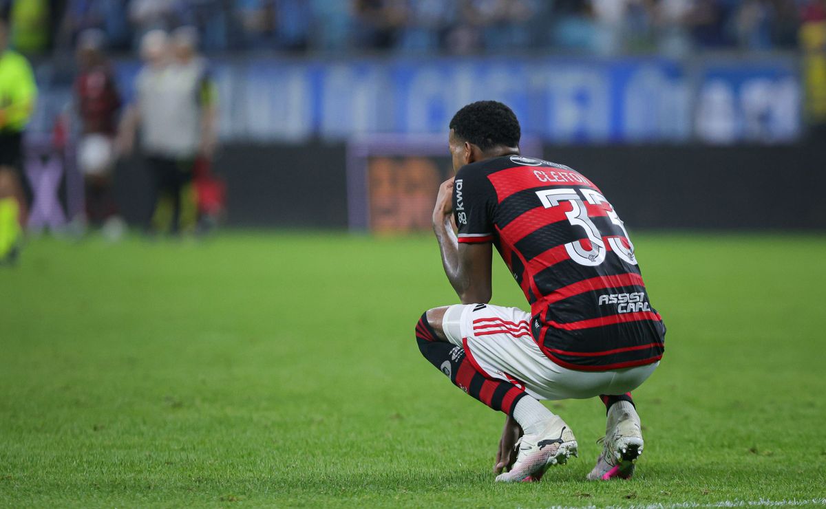 Cleiton, do Flamengo, é punido por agressão; Gerson é absolvido da acusação.
