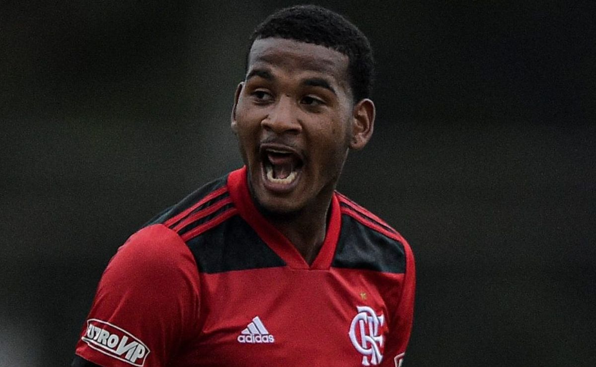 Reviravolta de Cleiton e decisão de Filipe Luís marcam Flamengo após clássico.