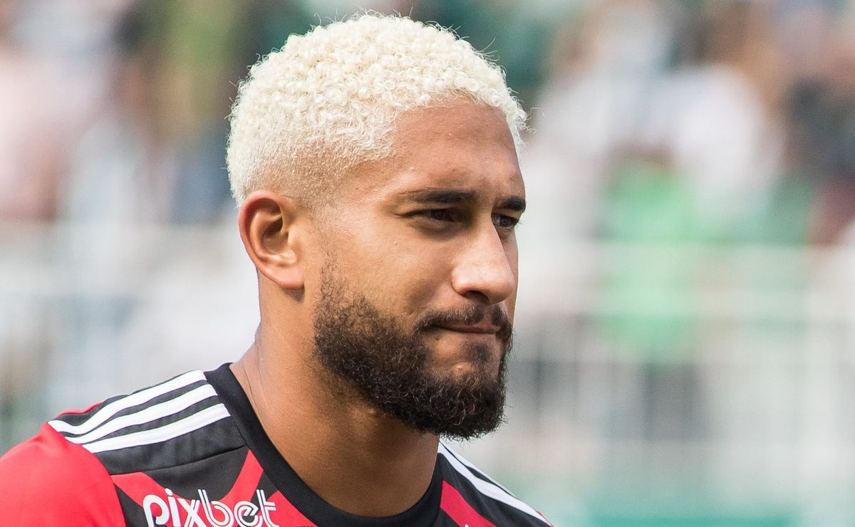 Zagueiro Pablo causa incômodo na diretoria do Flamengo por estar encostado no clube